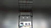 Porte industrielle à haute levée avec fenêtre
