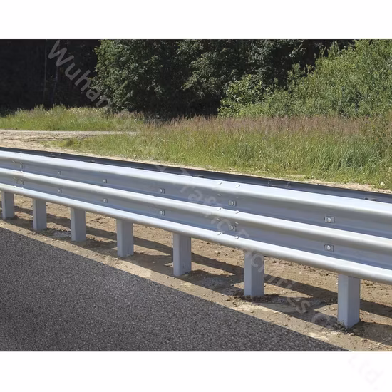 Barrière de sécurité en acier galvanisée à chaud pour la sécurité routière, garde-corps de pont à trois vagues en métal avec poutre en W, autoroute personnalisée, autoroute, tri poutre, garde-corps à poutre en W